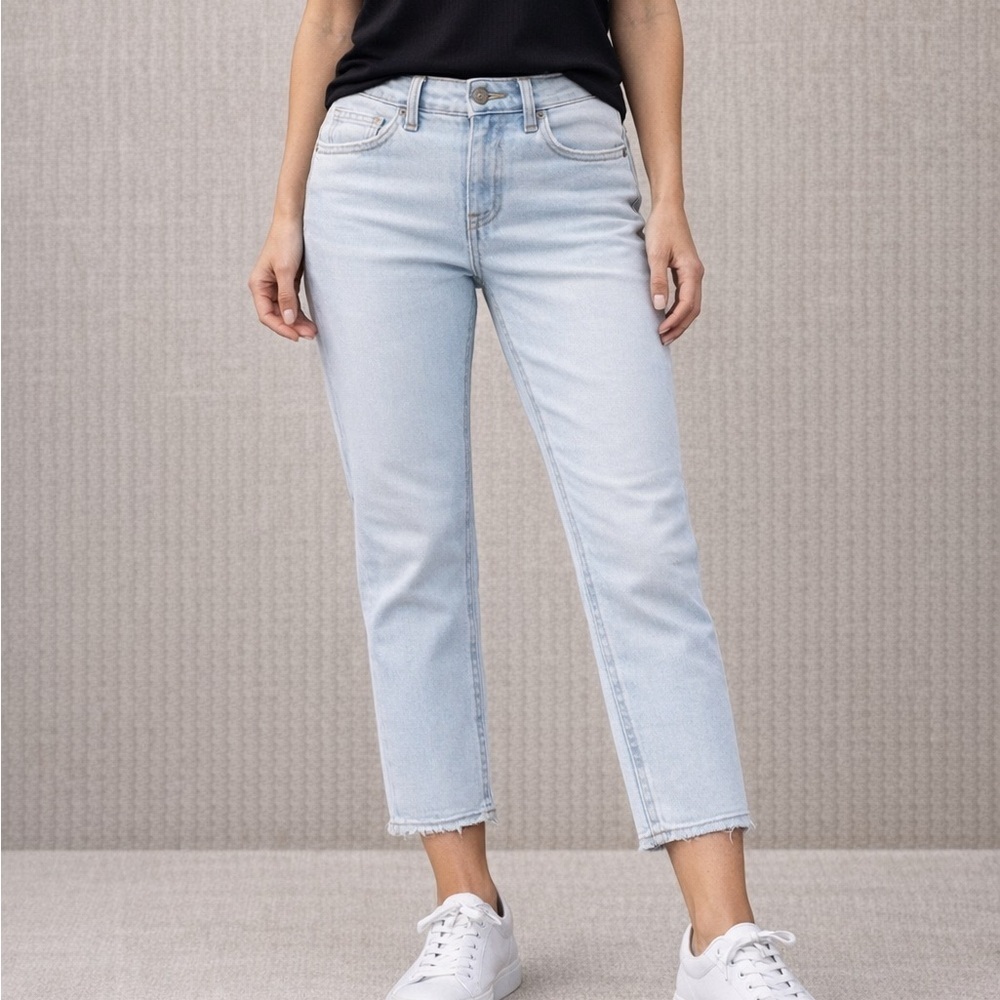 Hollister Lightwash Low Rise Crop Boyfriend Jeans